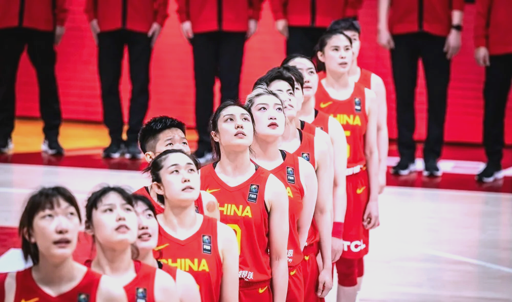 中国女篮备战国际赛事，训练强度提升