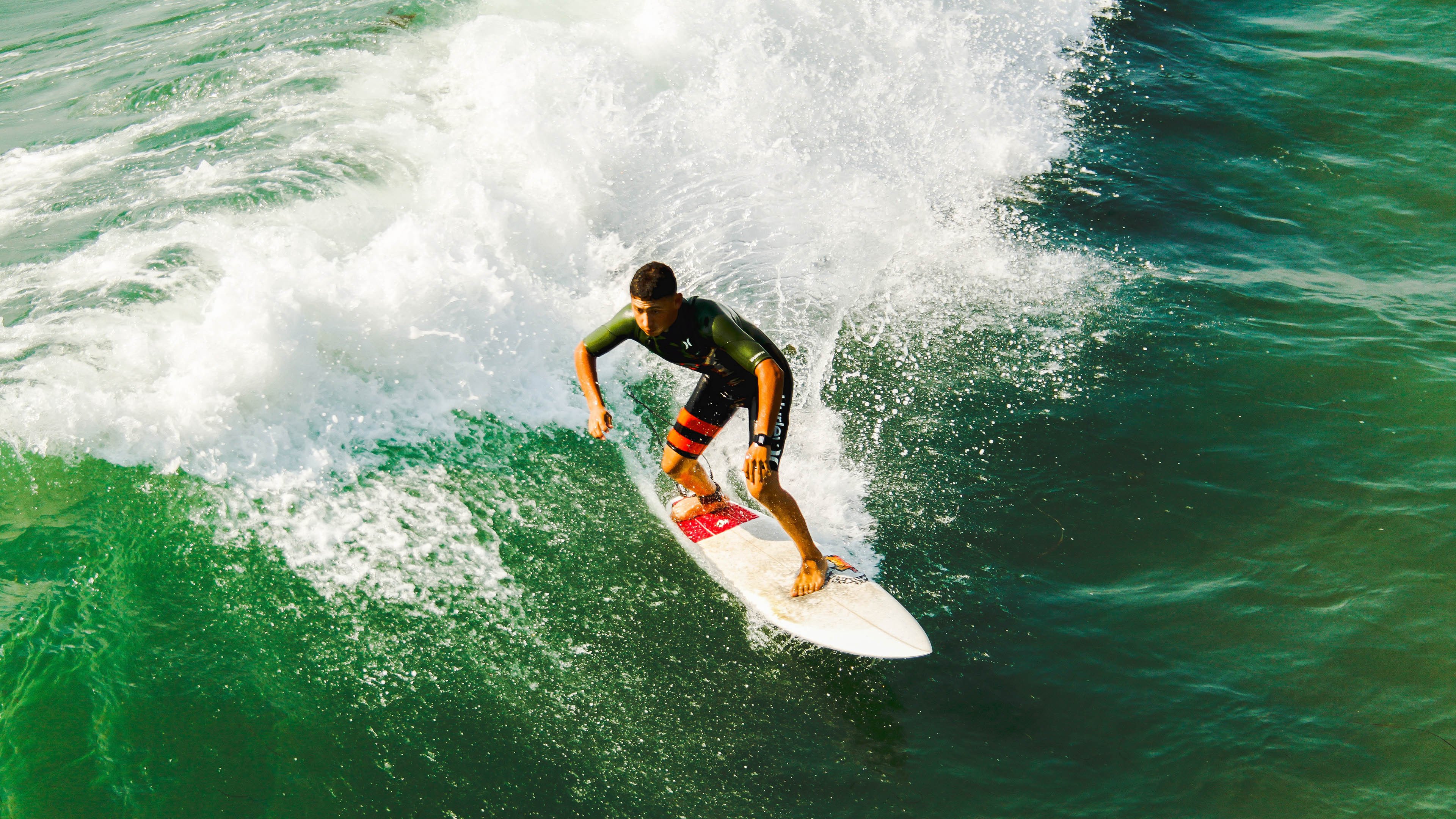核心对决：张伟与周楠火力交锋，谁才是真正的球队领袖？，张伟周欣