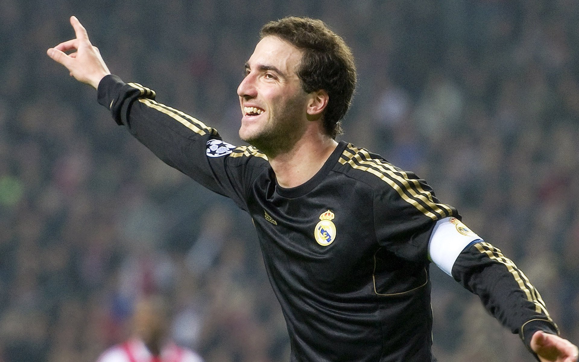 逆转夜：那些让欧洲震撼的经典比赛瞬间，欧冠逆转经典